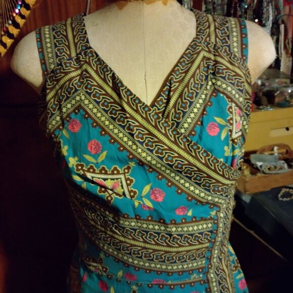 Styled by Loungees 50's wrap dress geometric & flower design small side buttons - Picture 6 of 8